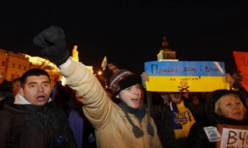 Ukrainians stage mass rally against Yanukovich's U-turn on Europe