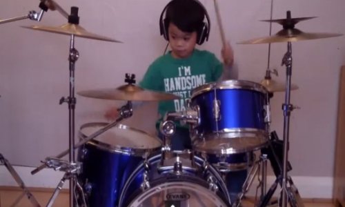 Amazingly talented four-year-old drummer nails Blur Song 2 cover - VIDEO