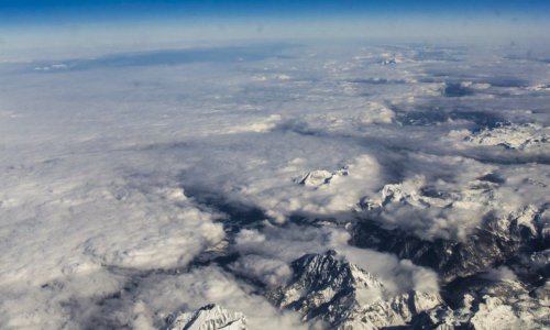 Photographer captures the Alps from 36,000ft above land - PHOTO