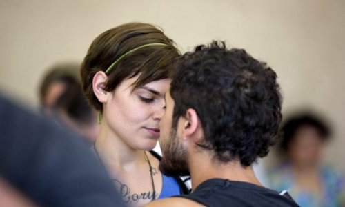 Argentines teach ‪tango‬ inside mental hospital