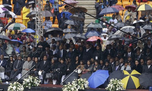 Obama and David Cameron snap selfies at Mandela's memorial - PHOTO+VIDEO