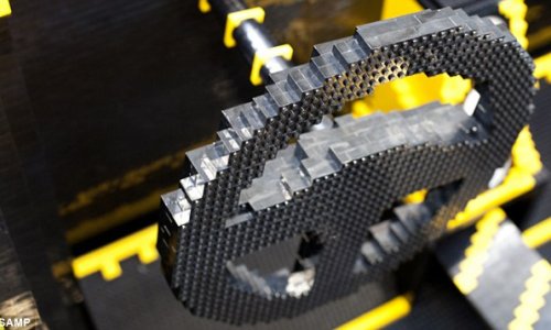 Hot rod that runs on air made from 500,000 pieces of lego - PHOTO