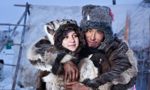 Inuits pose for the camera as they're photographed for the first time in their lives - PHOTO