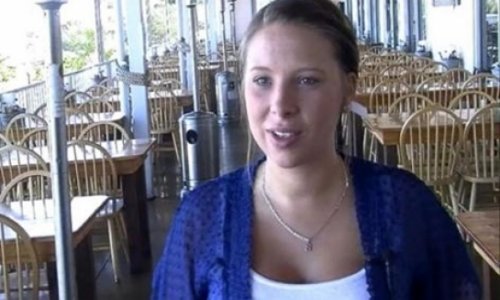 Waitress receives huge Christmas gift for doing the right thing - VIDEO