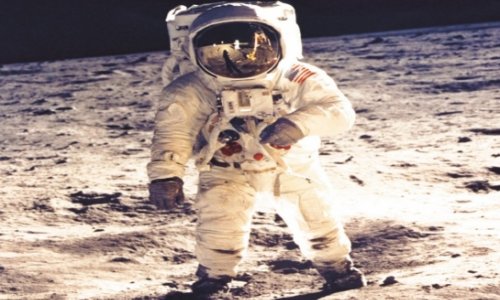 Nasa releases 17,000 photos from Apollo program