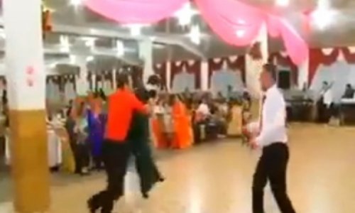 Odd incident on Azeri wedding - VIDEO