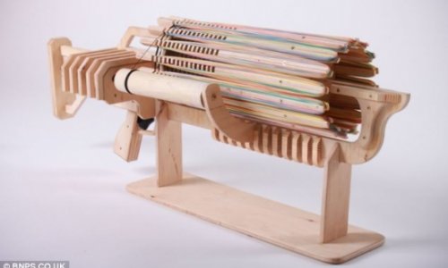 Student designs £85 machine gun that fires 14 rubber bands a second - PHOTO