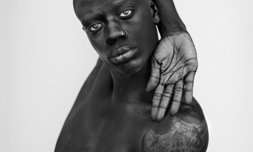 10 black-and-white photos challenging norms of masculinity - PHOTO