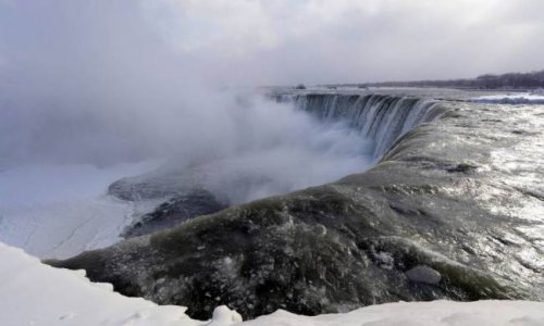 Niagara Falls frozen in time as Arctic chill blankets US - PHOTO