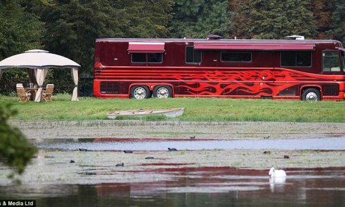 Motorhome that costs £8,000 a night - PHOTO