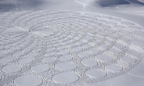 Artist create intricate designs, which disappear after snowfall - PHOTO+VIDEO