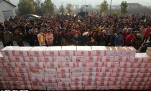 Huge wall of cash worth £1.3million set to in China - PHOTO