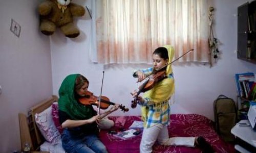 Daily lives of Iranian girls - PHOTO