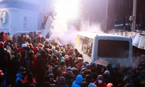 Clashes leave scores injured in Kyiv as protesters defy protest ban