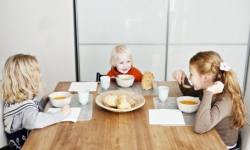 How to set a table to teach your kids good eating habits