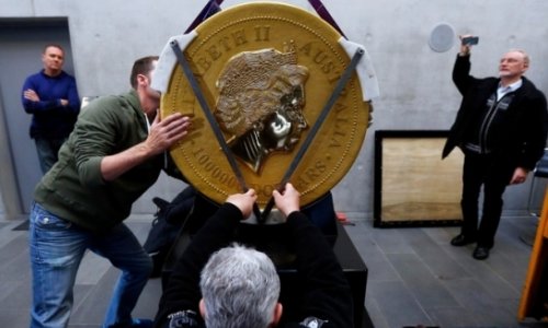 World's biggest gold coin on tour