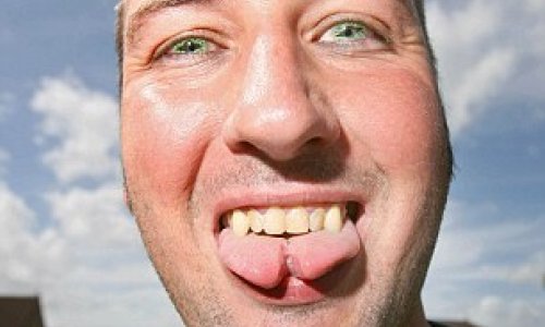 Horn implants, fanged teeth and a forked tongue - PHOTO+VIDEO
