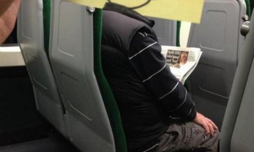 Talented artist transforms commuters into cartoon characters -