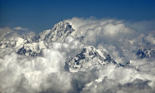 Nepal slashes cost of climbing Everest