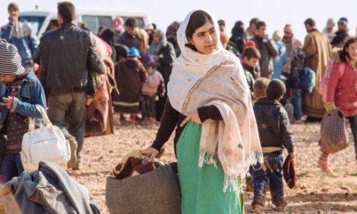 4 year old Syrian refugee is found alone in the desert - PHOTO