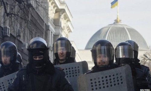 Ukraine crisis: Opposition seeks constitution change vote