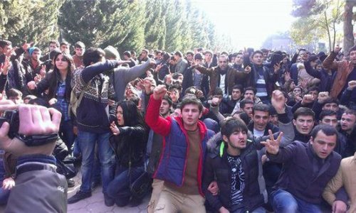 Police break up demonstration at Baku State University - PHOTO