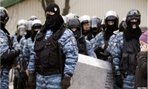 Ukraine 'disbands elite Berkut anti-riot police'