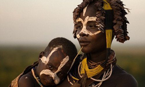 Ethiopia's Karo people smother themselves in chalk to find love - PHOTO