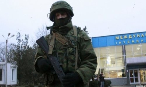 Russia forces 'block Crimea airport'