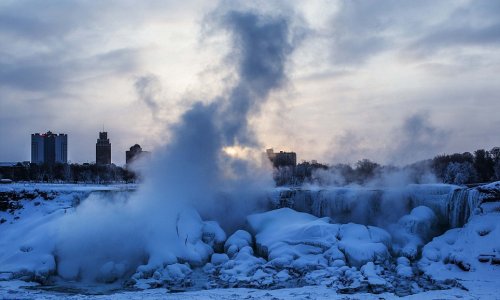 Niagara Falls comes to a frozen halt - again - PHOTO