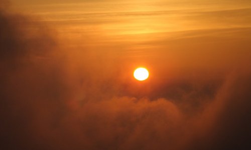 London's immense fog can only truly be appreciated from sky-high - PHOTO