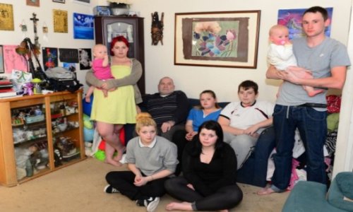 Father with 18 children and 10 women wants to have six-bedroom house