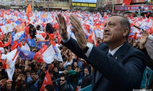 Turkish Prime Minister Erdogan Loses his Voice - VIDEO