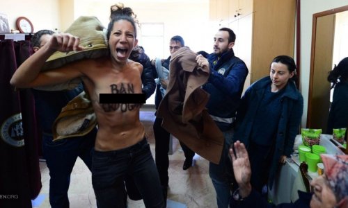 Femen activists stage anti-Erdogan protest at Istanbul polling station - PHOTO+VIDEO
