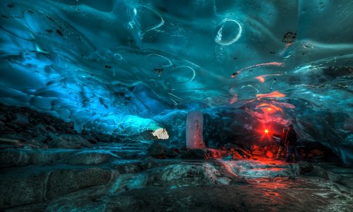 Stunning photos from inside the two-year-old Alaskan ice cave - PHOTO