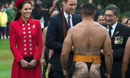 Duchess of Cambridge greeted by bare-bottomed traditional Maori dancer - PHOTO+VIDEO