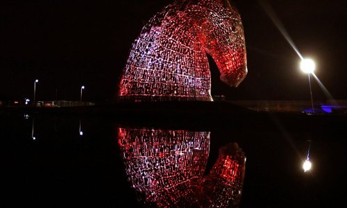 300-tonne steel horse 'Kelpies' glowing in the Scottish night sky - PHOTO