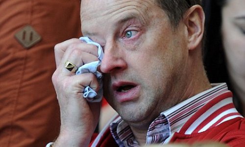 Roses for a grandad who was lost at Hillsborough - PHOTO