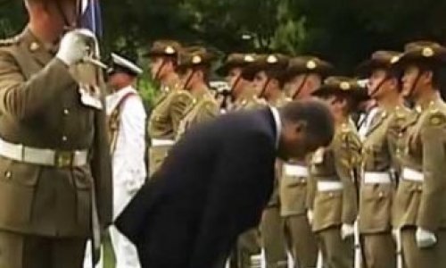 Президент поклонился почетному караулу - ВИДЕО