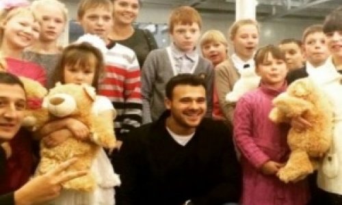 Emin Ağalarov 3500 uşağı sevindirdi