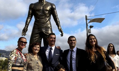 Ronaldo ridiculed as newly, er, erected statue in Portuguese home