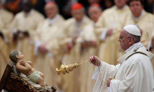 Pope Francis makes Christmas call to Iraqi refugees