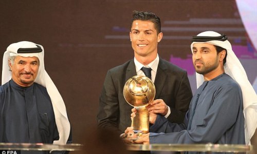 Cristiano Ronaldo receives best player of 2014