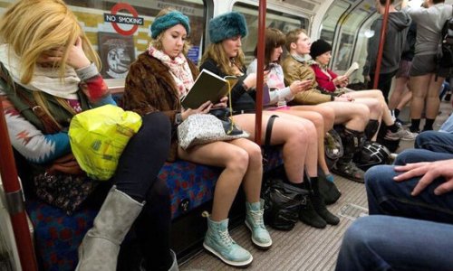 Metro çılpaq adamlarla dolub-daşdı - VİDEO+FOTOLAR
