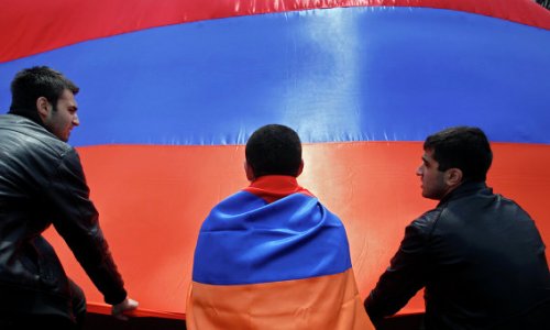 Граждане Армении сравнялись с россиянами