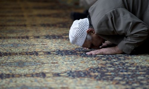 Muslims' mixed response to new Mohammed cover