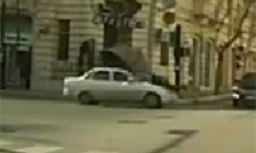 Автохулиган сбил гаишника в Баку