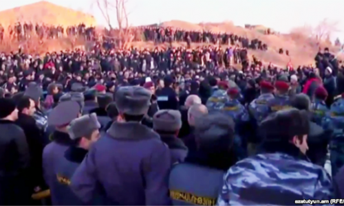 Armenians protest over Russian soldier accused of killing family