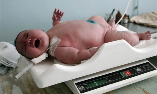 Russian mother has 'giant' baby