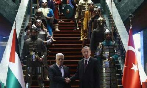 Эрдоган принимает лидеров в окружении тюркских воинов